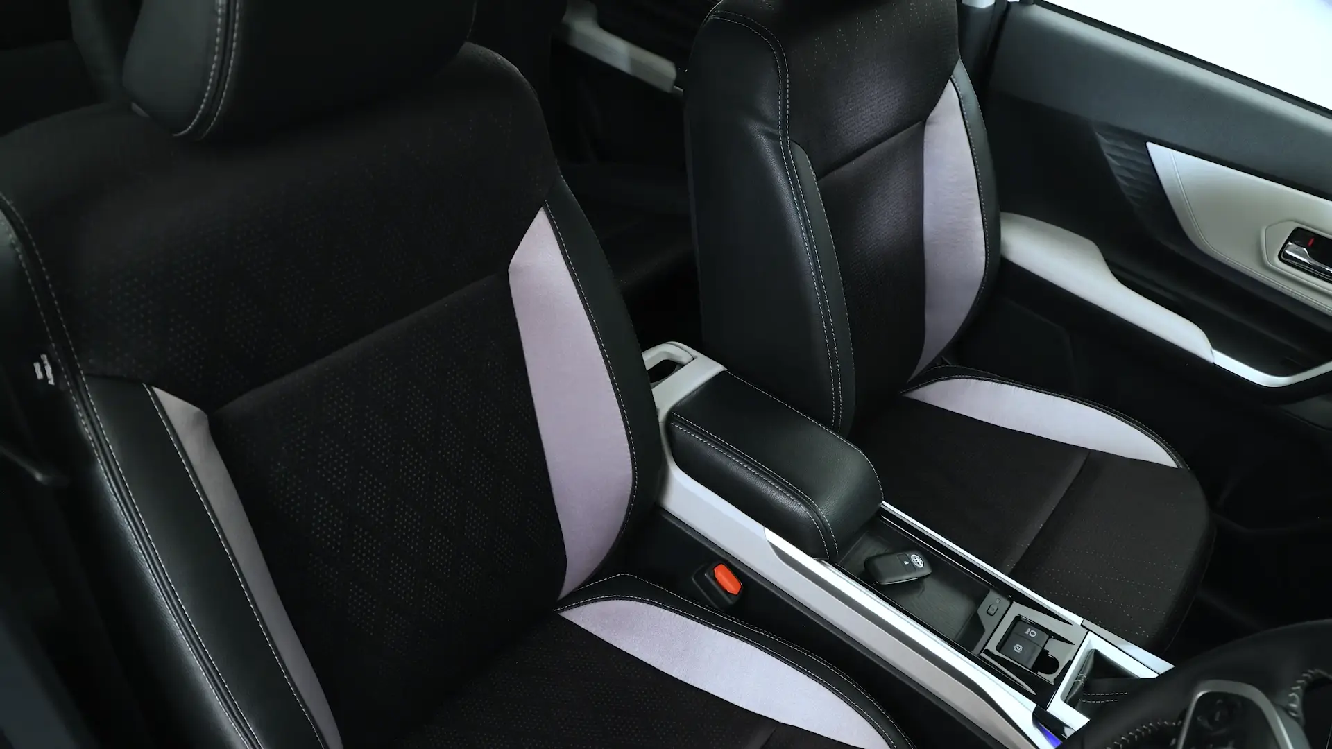 Premium Hybrid-Leather Seats