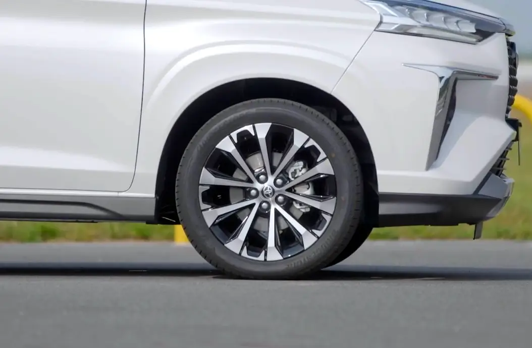 Bold 17” Alloy Wheels